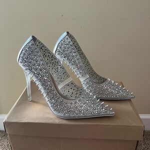 🔥Steve Madden Edgy Silver Spiked Heels